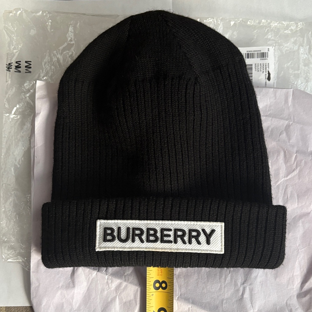 Burberry Black Ribbed Beanie Logo Unisex Size Medium Like New Used Once